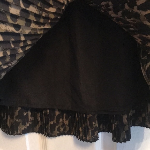 H&M brand size S elastic waist lined pleated skirt. NWT - Picture 3 of 7